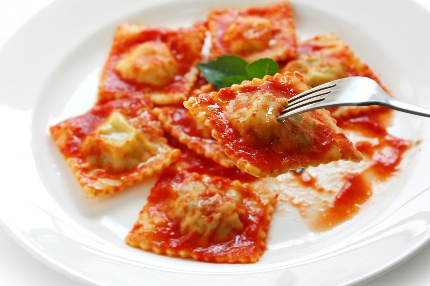 Ravioli cu sos de roșii